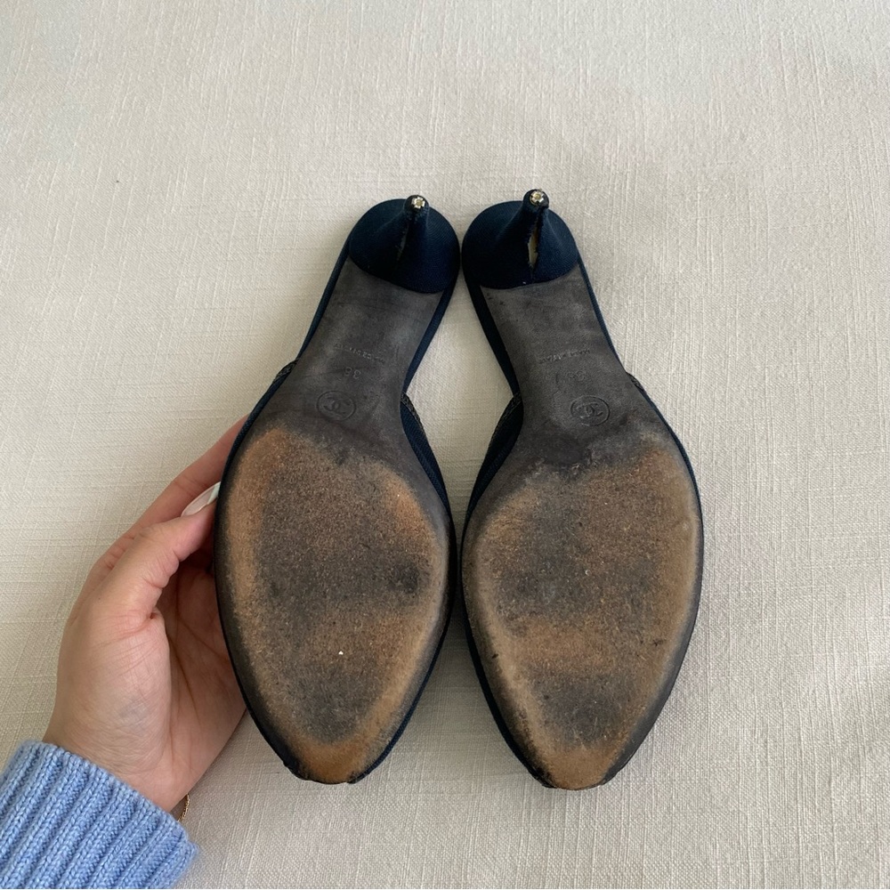 CHANEL Navy Blue Heels with Black Accents - Picture 9 of 15